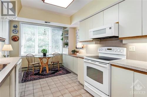 215 Somerset Street W Unit#202, Ottawa, ON - Indoor Photo Showing Kitchen