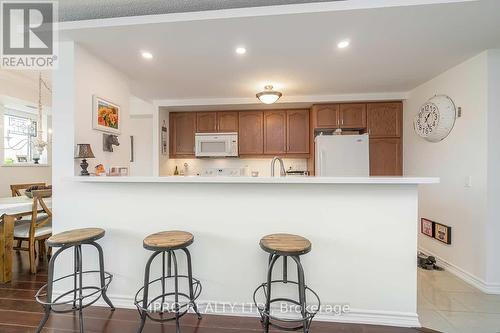 208 - 200 Halton Hills Drive, Halton Hills (Georgetown), ON - Indoor Photo Showing Kitchen