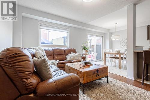 2292 Saddlecreek Crescent, Oakville, ON - Indoor Photo Showing Living Room