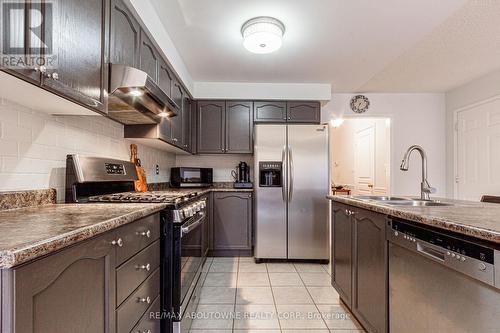 2292 Saddlecreek Crescent, Oakville, ON - Indoor Photo Showing Kitchen With Stainless Steel Kitchen With Double Sink