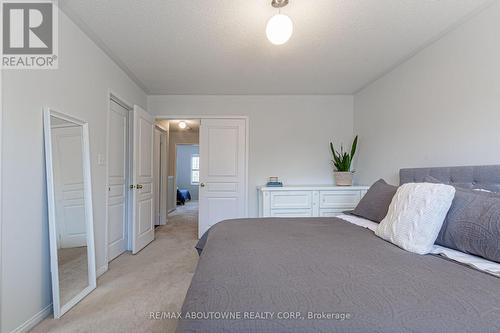 2292 Saddlecreek Crescent, Oakville, ON - Indoor Photo Showing Bedroom