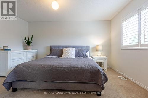 2292 Saddlecreek Crescent, Oakville, ON - Indoor Photo Showing Bedroom