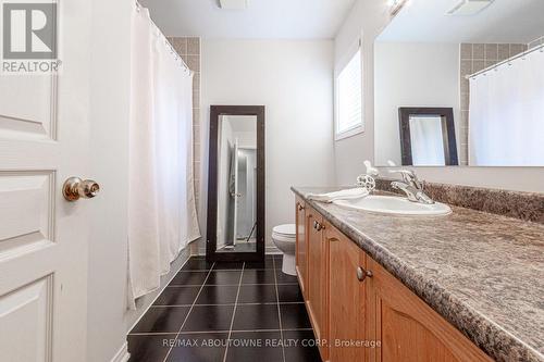 2292 Saddlecreek Crescent, Oakville, ON - Indoor Photo Showing Bathroom