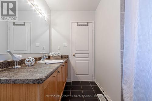 2292 Saddlecreek Crescent, Oakville, ON - Indoor Photo Showing Bathroom