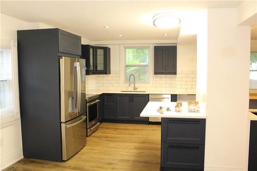 574 Clark Avenue, Burlington, ON - Indoor Photo Showing Kitchen With Upgraded Kitchen