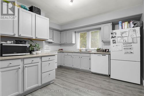 454 Salisbury Street, London, ON - Indoor Photo Showing Kitchen