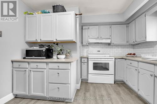 454 Salisbury Street, London, ON - Indoor Photo Showing Kitchen