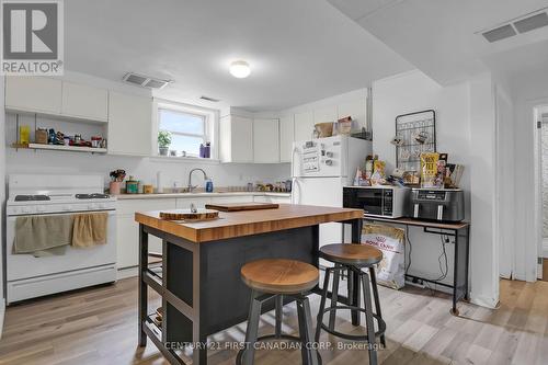 454 Salisbury Street, London, ON - Indoor Photo Showing Kitchen