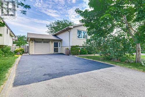 Double Drive for 4 Cars - 33 Hillhead Road, London, ON - Outdoor