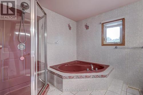 216 Highbury Avenue N, London, ON - Indoor Photo Showing Bathroom