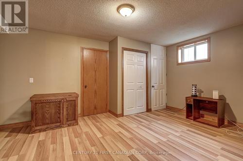 216 Highbury Avenue N, London, ON - Indoor Photo Showing Other Room