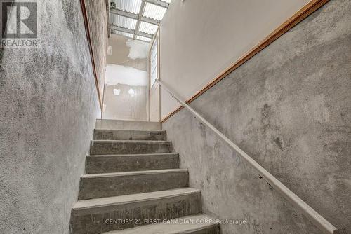 216 Highbury Avenue N, London, ON - Indoor Photo Showing Other Room