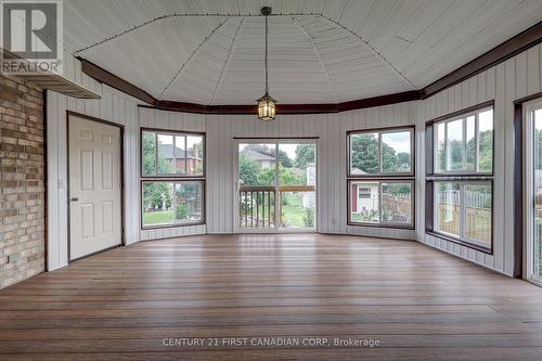 216 Highbury Avenue N, London, ON - Indoor Photo Showing Other Room