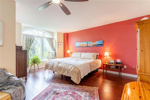 10 Montebello Court, Hamilton, ON - Indoor Photo Showing Bedroom