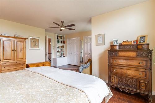 10 Montebello Court, Hamilton, ON - Indoor Photo Showing Bedroom