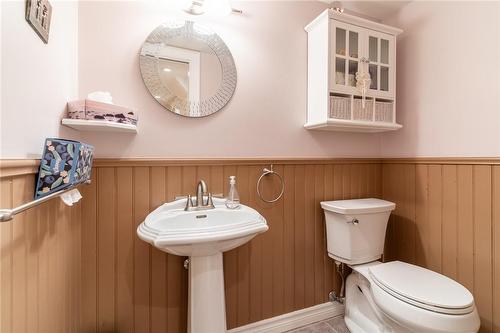 10 Montebello Court, Hamilton, ON - Indoor Photo Showing Bathroom