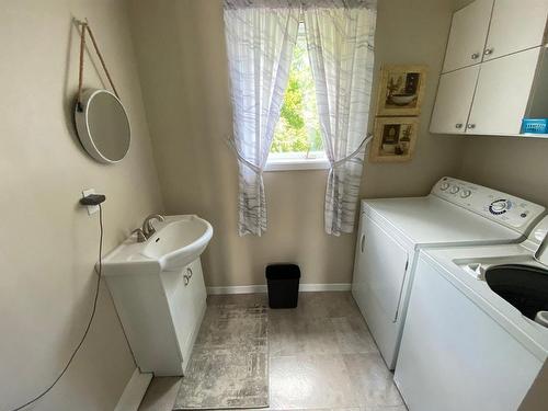 Salle de lavage - 212 Rue Tremblay, Saint-Siméon, QC - Indoor Photo Showing Laundry Room