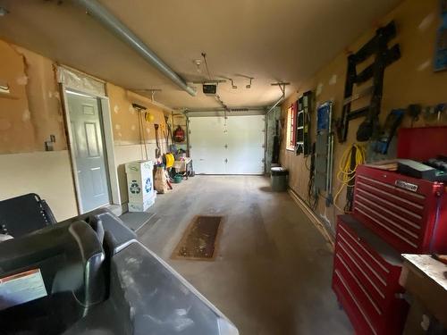 Garage - 212 Rue Tremblay, Saint-Siméon, QC - Indoor Photo Showing Other Room