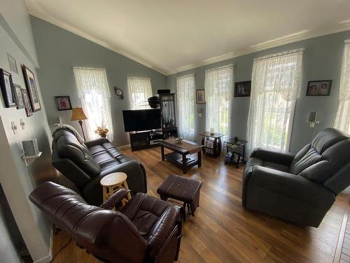 Living room - 212 Rue Tremblay, Saint-Siméon, QC - Indoor Photo Showing Living Room