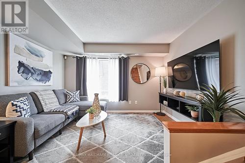 41 - 41 Foundry Avenue, Toronto W02, ON - Indoor Photo Showing Living Room