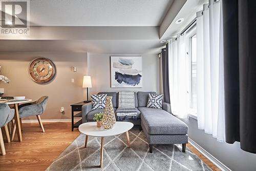 41 - 41 Foundry Avenue, Toronto W02, ON - Indoor Photo Showing Living Room