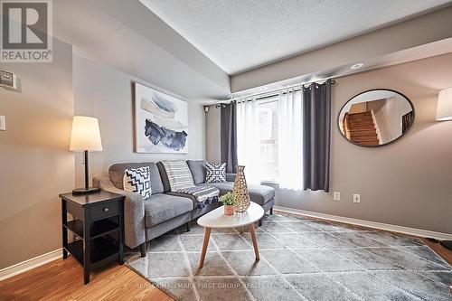 41 - 41 Foundry Avenue, Toronto W02, ON - Indoor Photo Showing Living Room