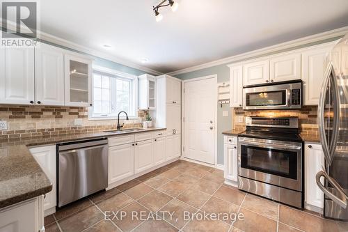 17 Stoneridge Road, Hamilton Township, ON - Indoor Photo Showing Kitchen