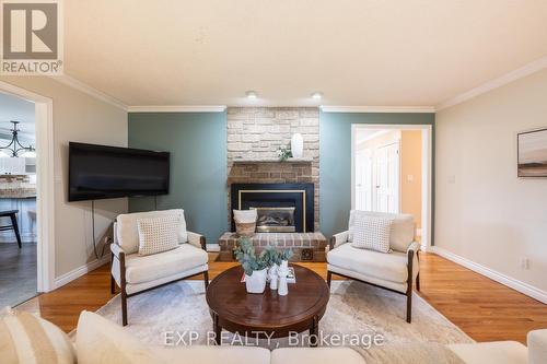 17 Stoneridge Road, Hamilton Township, ON - Indoor Photo Showing Living Room With Fireplace