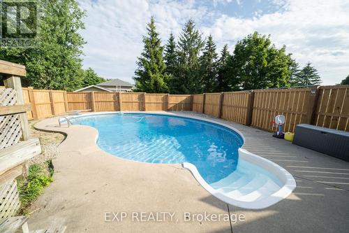 17 Stoneridge Road, Hamilton Township, ON - Outdoor With In Ground Pool With Backyard