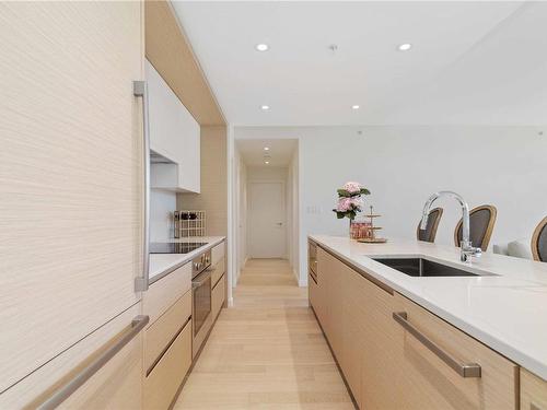 404-550 Michigan St, Victoria, BC - Indoor Photo Showing Kitchen With Upgraded Kitchen