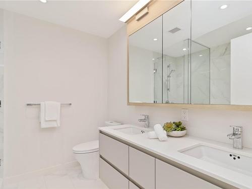 404-550 Michigan St, Victoria, BC - Indoor Photo Showing Bathroom