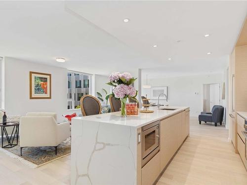 404-550 Michigan St, Victoria, BC - Indoor Photo Showing Kitchen