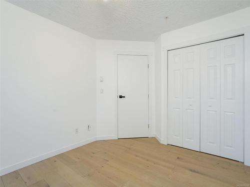 102-535 Manchester Rd, Victoria, BC - Indoor Photo Showing Other Room