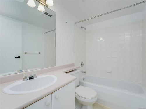 102-535 Manchester Rd, Victoria, BC - Indoor Photo Showing Bathroom