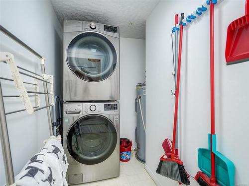 102-535 Manchester Rd, Victoria, BC - Indoor Photo Showing Laundry Room