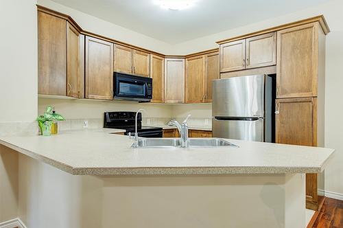 306-1007 Harvey Avenue, Kelowna, BC - Indoor Photo Showing Kitchen With Double Sink