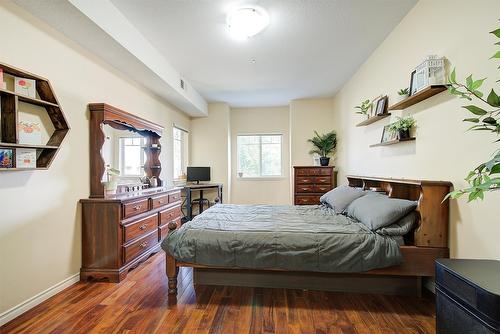 306-1007 Harvey Avenue, Kelowna, BC - Indoor Photo Showing Bedroom