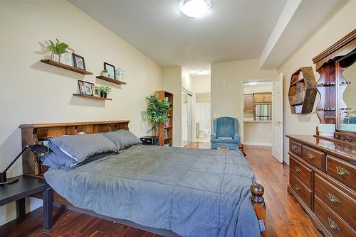 306-1007 Harvey Avenue, Kelowna, BC - Indoor Photo Showing Bedroom