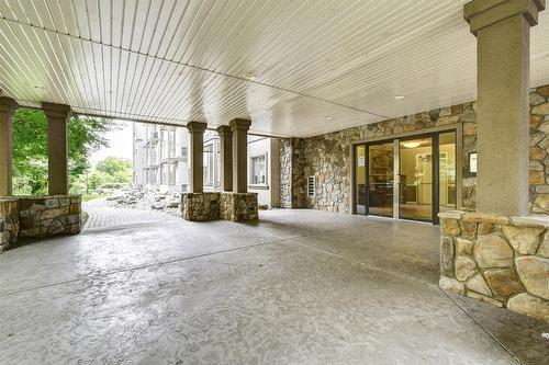 306-1007 Harvey Avenue, Kelowna, BC - Outdoor