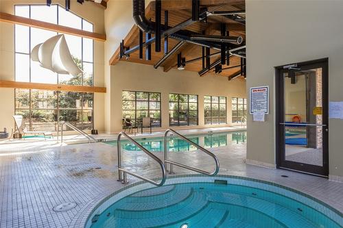 310-580 Sarsons Road, Kelowna, BC - Indoor Photo Showing Other Room With In Ground Pool