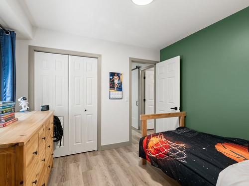 385-665 Cook Road, Kelowna, BC - Indoor Photo Showing Bedroom