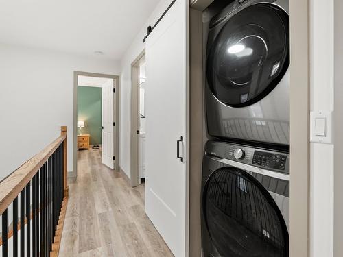 385-665 Cook Road, Kelowna, BC - Indoor Photo Showing Laundry Room