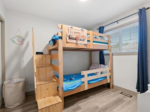 385-665 Cook Road, Kelowna, BC - Indoor Photo Showing Bedroom