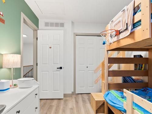 385-665 Cook Road, Kelowna, BC - Indoor Photo Showing Bedroom