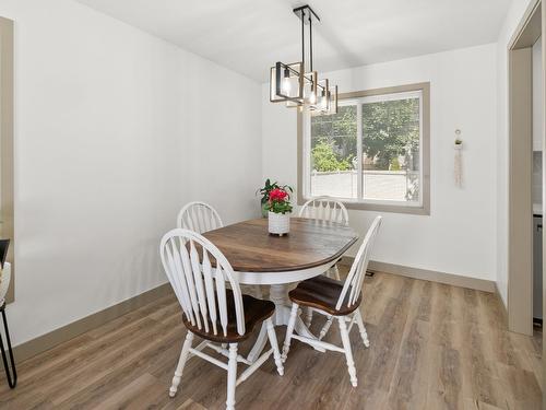 385-665 Cook Road, Kelowna, BC - Indoor Photo Showing Dining Room