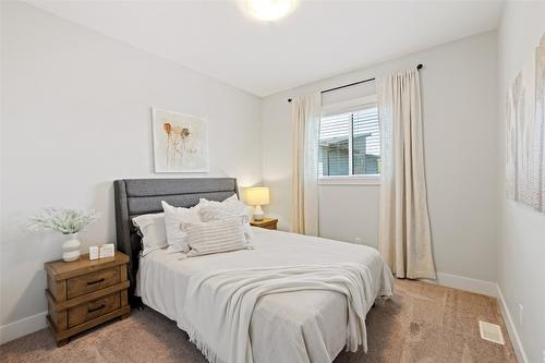 1-726 Coopland Crescent, Kelowna, BC - Indoor Photo Showing Bedroom