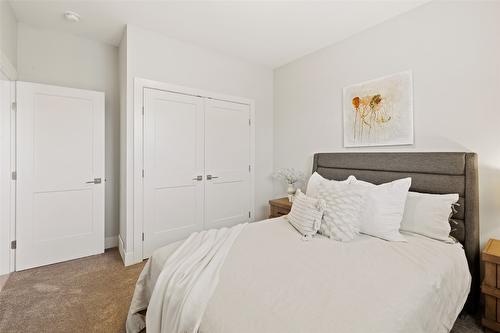 1-726 Coopland Crescent, Kelowna, BC - Indoor Photo Showing Bedroom