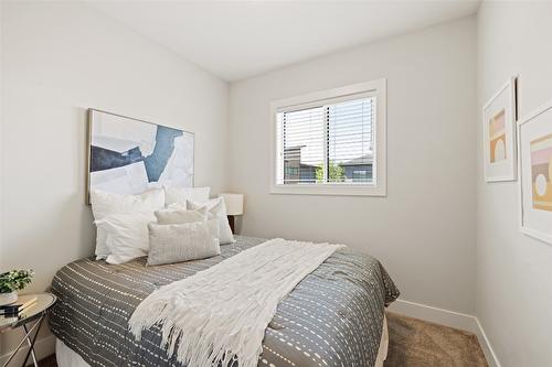 1-726 Coopland Crescent, Kelowna, BC - Indoor Photo Showing Bedroom