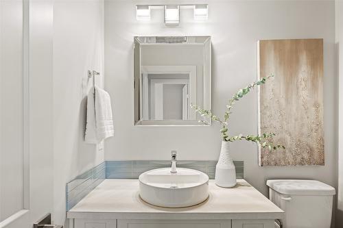 1-726 Coopland Crescent, Kelowna, BC - Indoor Photo Showing Bathroom