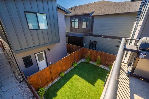 1-726 Coopland Crescent, Kelowna, BC - Outdoor With Exterior